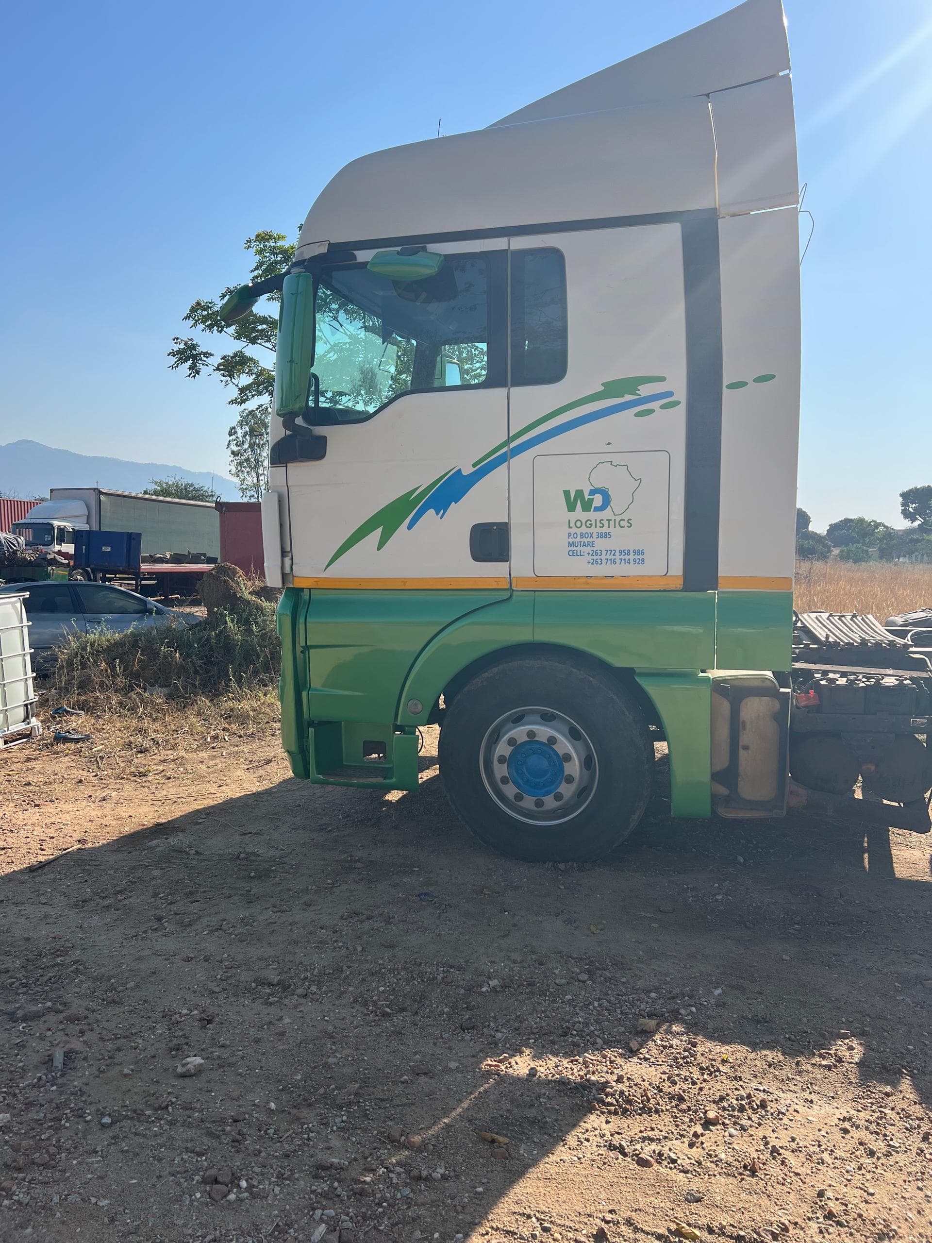 WD Logistics low-bed truck for machinery and abnormal loads